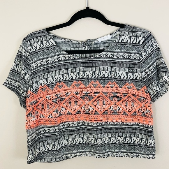 Lush by Anthropologie geometric tribal design crop top women’s size Large - Picture 4 of 10